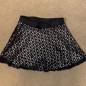 Size L (10/12) Xhilaration flower patterned skirt